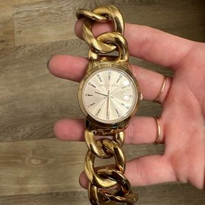 In GREAT used condition Michael Kors rose gold watch